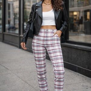 Contemporary Plaid Ankle Pants • Size 10 • Trendy & Preppy
